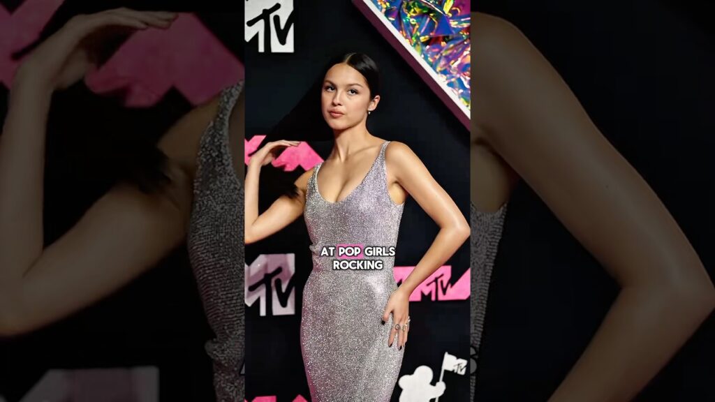 Olivia Rodrigo NATURAL hair style Olivia Rodrigo NATURAL hair style