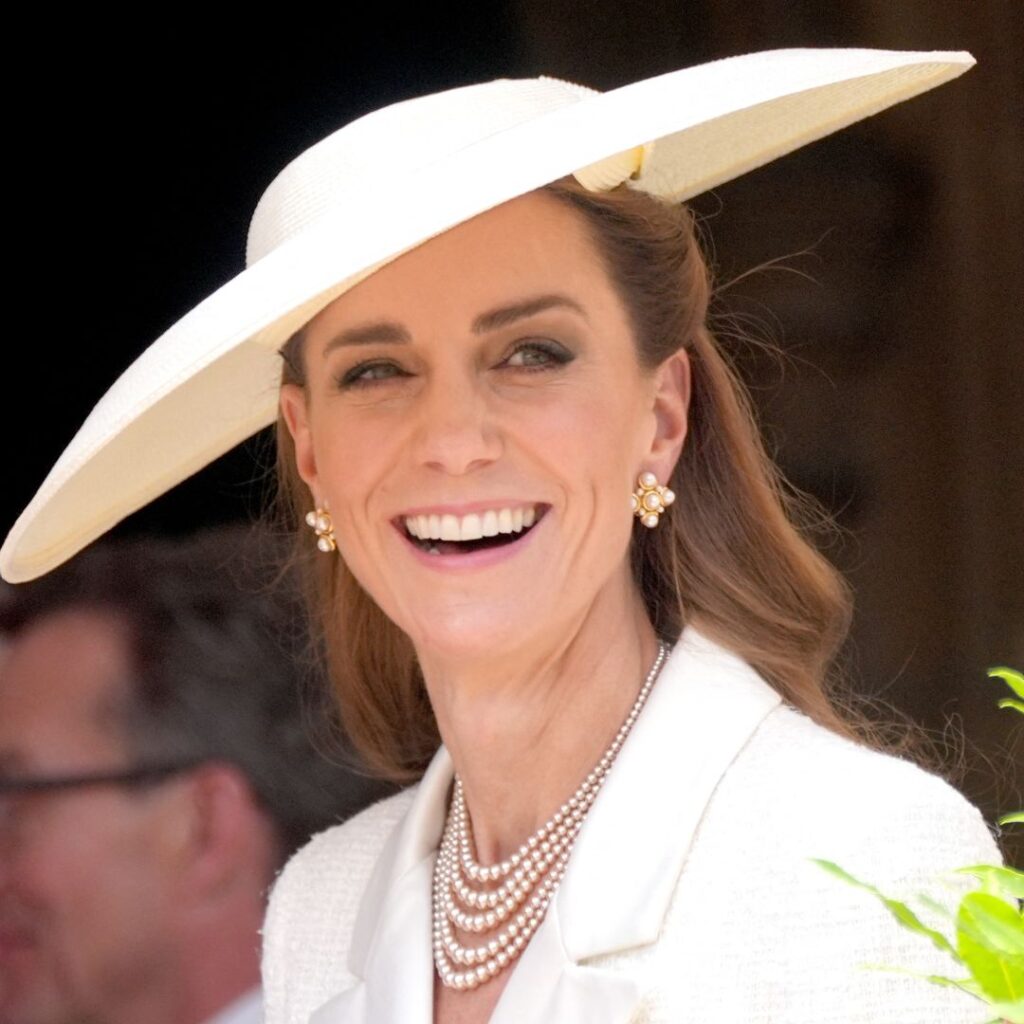 Kate Middleton Color-Coordinated Her Beloved…