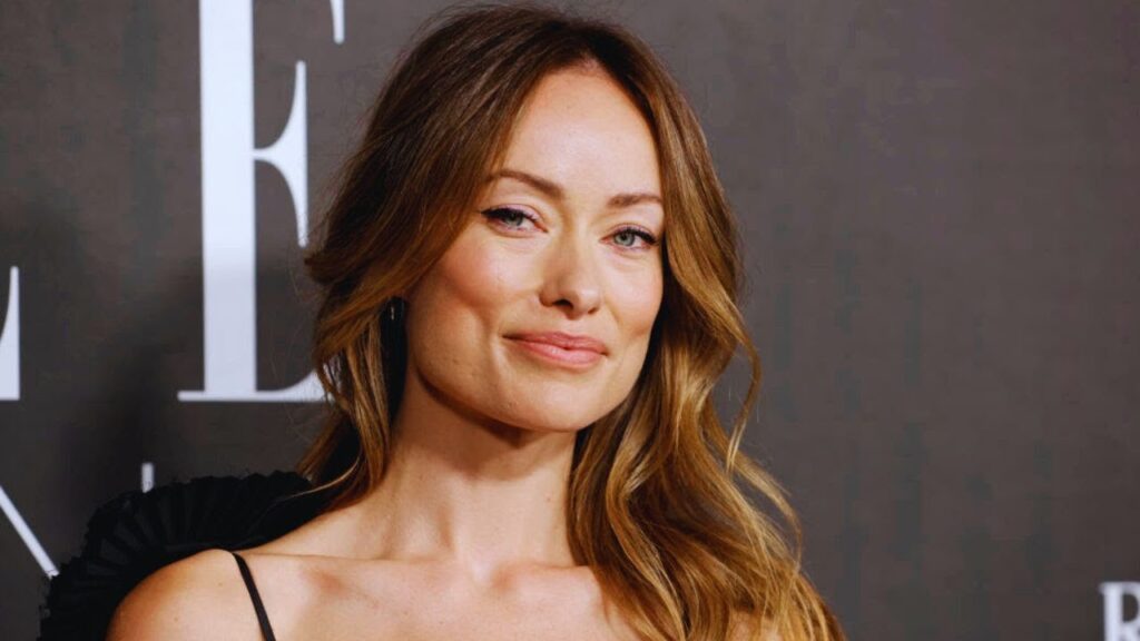 Olivia Wilde’s Effortless Park Style: White Shorts & Casual Chic with Jason Sudeikis & Kids Olivia Wilde's Effortless Park Style: White Shorts & Casual Chic with Jason Sudeikis & Kids
