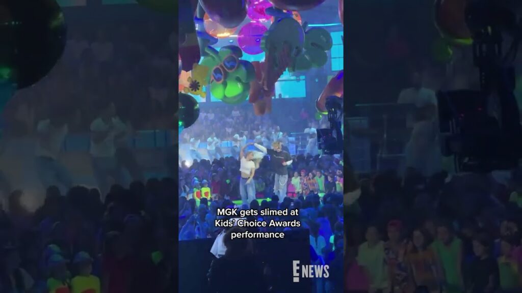 We're green with envy over MGK's new song and choreography. 💚 @Nickelodeon @KidsChoiceAwards #KCA