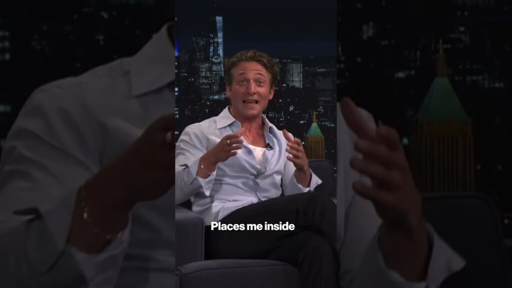 Jeremy Allen White recalls embarrassing moment with beloved security guard #shorts Jeremy Allen White recalls embarrassing moment with beloved security guard #shorts