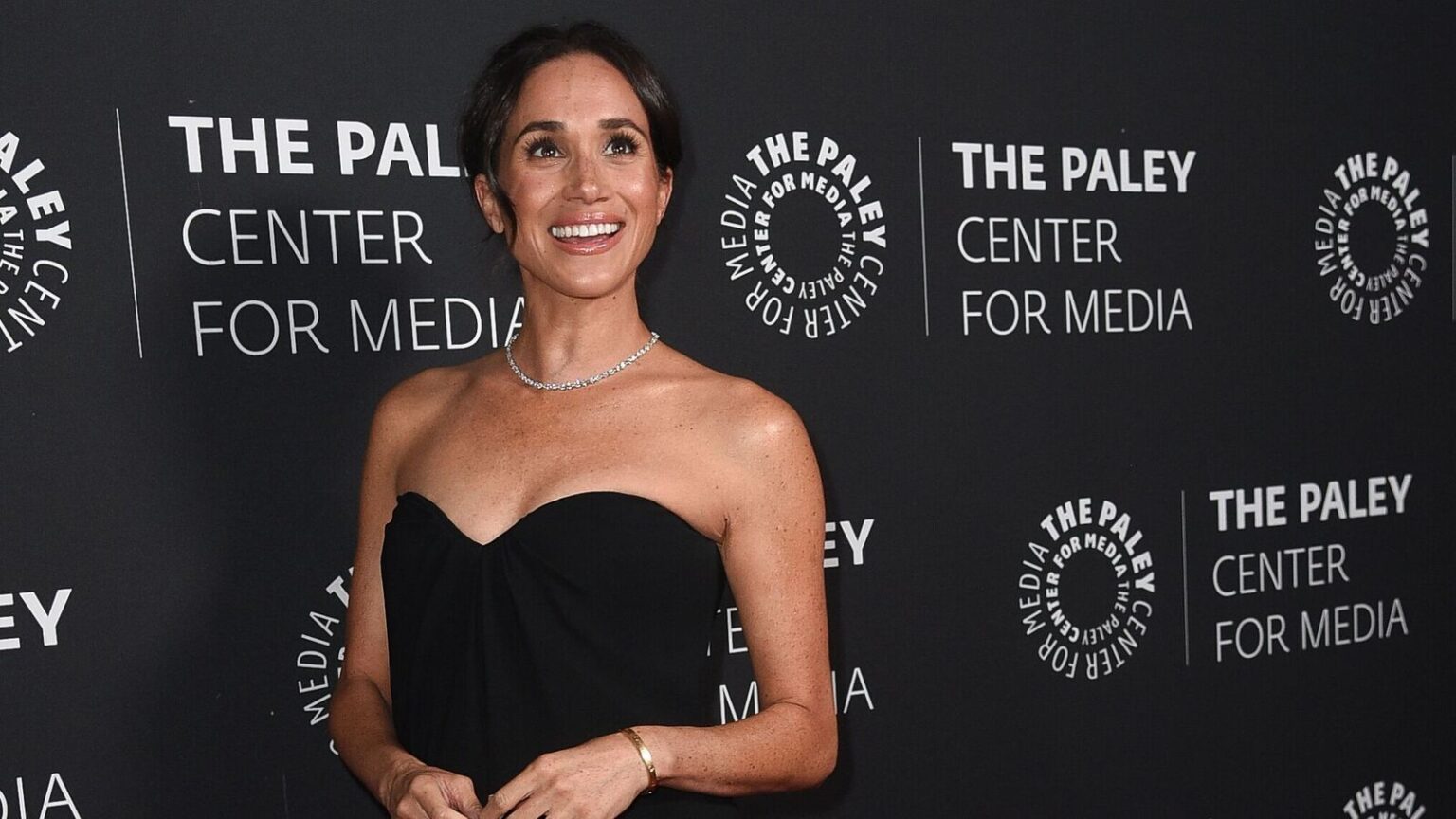 Meghan Markle wanted global cover in 2022 Vogue, but ‘Anna Wintour wasn’t interested’; here’s what happened menu