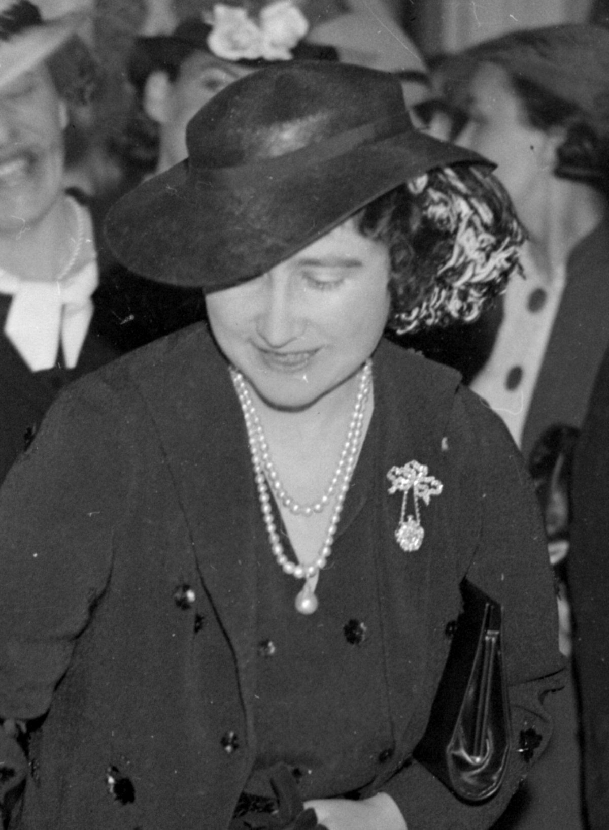 The Duchess of York views a display of Scottish foodstuffs and cookery at British Industries House in Marble Arch on July 3, 1936 (Smith Archive/Alamy)