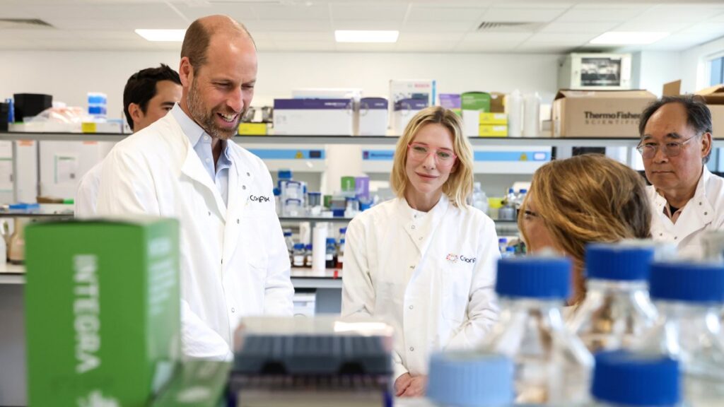 William takes chemistry lesson with Cate Blanchett for Earthshot – The Times William takes chemistry lesson with Cate Blanchett for Earthshot - The Times