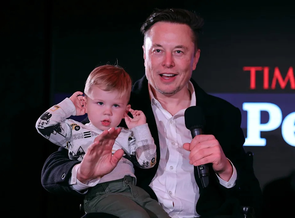 <p>X &AElig; A-Xii Musk (Son)</p>