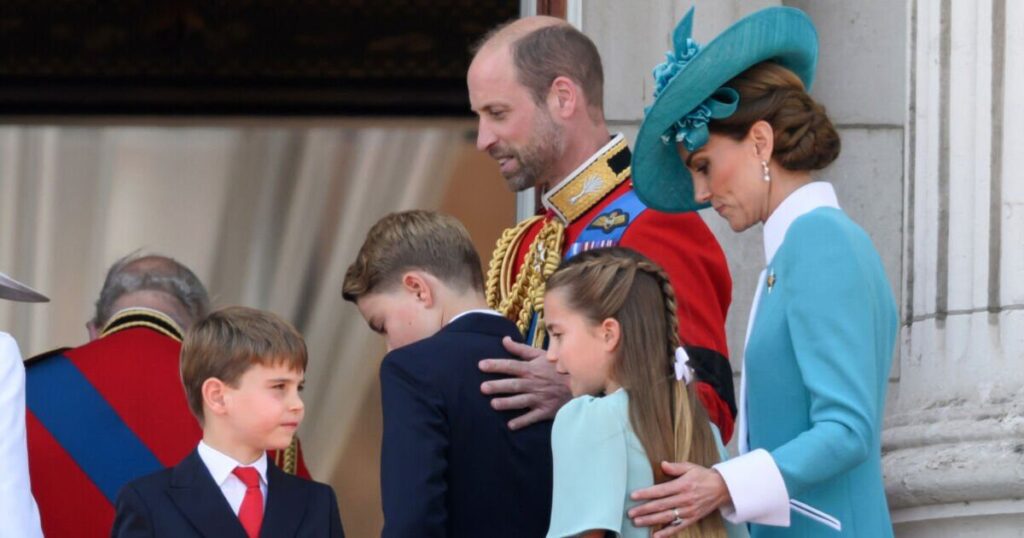 Royal insider reveals exactly what happens after the Royal Family leave balcony | Royal | News
