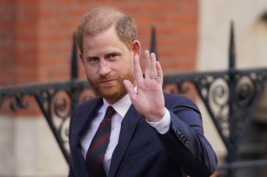 Prince Harry ‘very lonely’ in Montecito, turning into ‘Uncle Edward’: Friends Yahoo news home