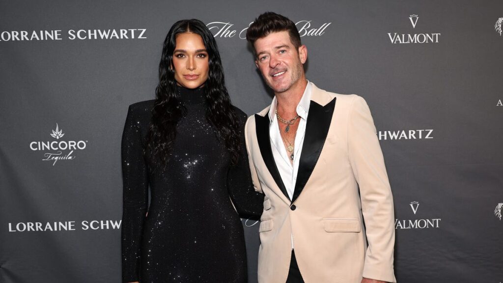 See singer's wedding to wife April Love Geary