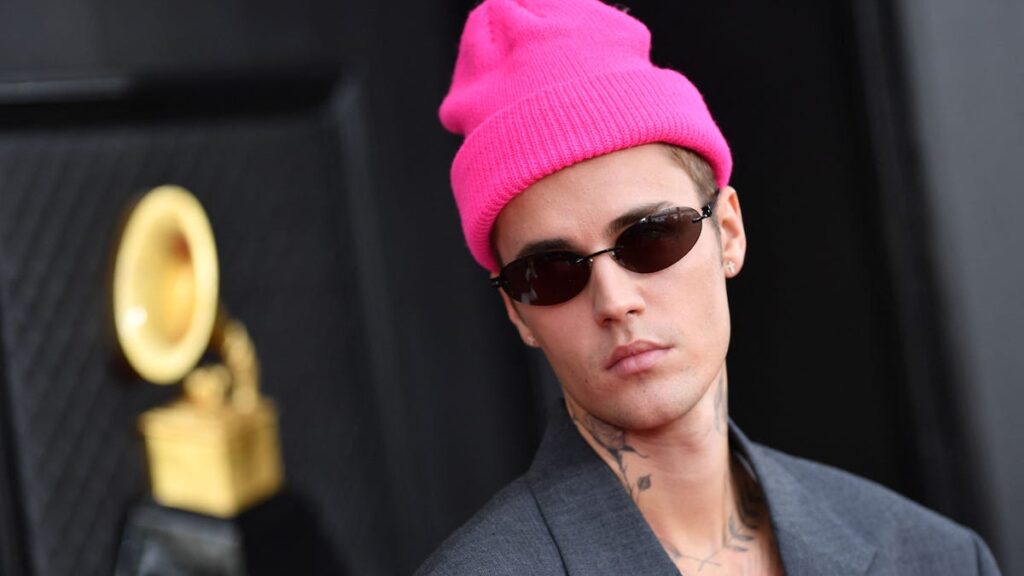 Justin Bieber posts text argument, says he's a 'traumatized person'