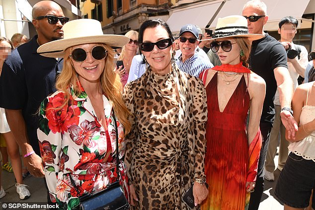 Kris stopped for a snap with some very stylish ladies during the day out