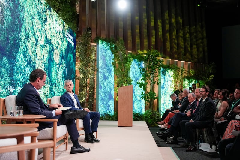 Mayor of Rio de Janeiro, Eduardo Paes (left) in discussion with his London counterpart, Sir Sadiq Khan, watched by the Prince of Wales and former Mayor of New York, Michael Bloomberg