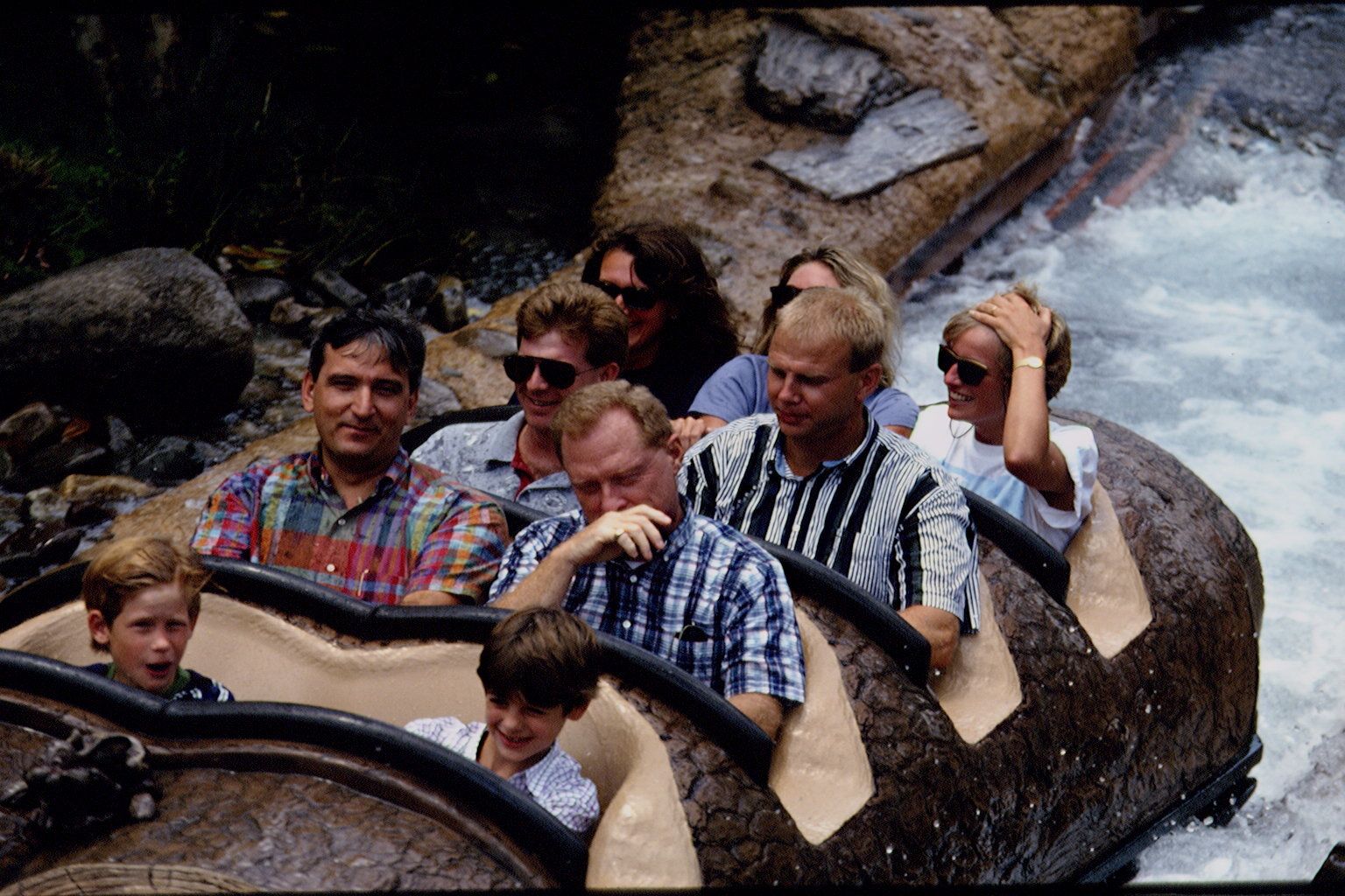 La princesse Diana et ses enfants au parc Disneyland en août 1993.