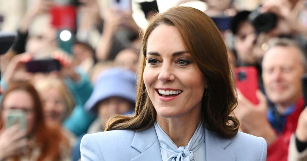 Kate Middleton Hospitalized for Up to 14 Days After Surgery Kate Middleton Hospitalized for Up to 14 Days After Surgery