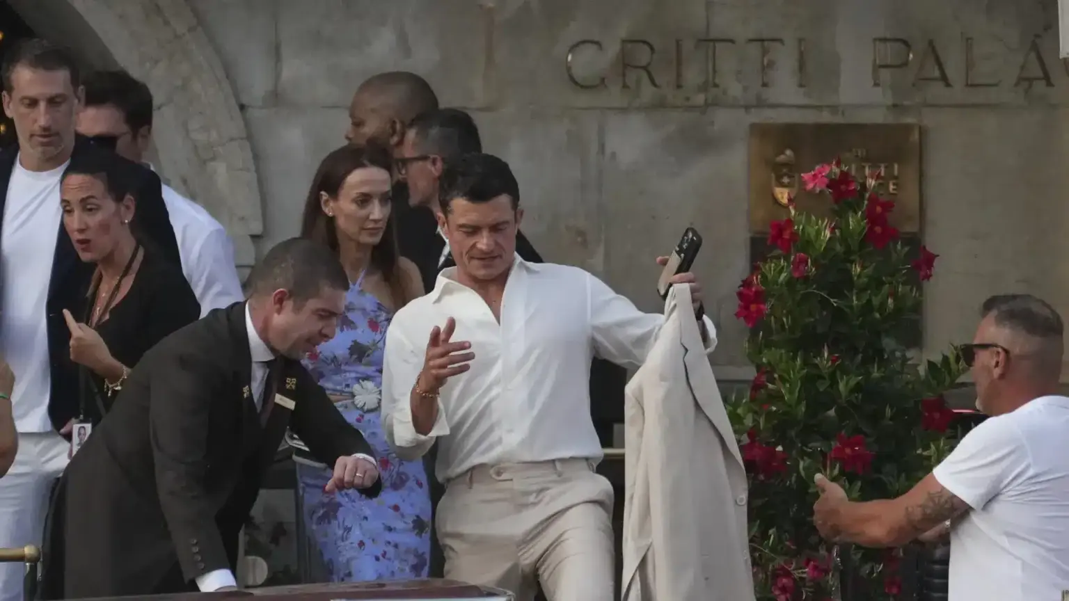 Orlando Bloom Spotted With Mystery Woman Orlando Bloom Spotted With Mystery Woman