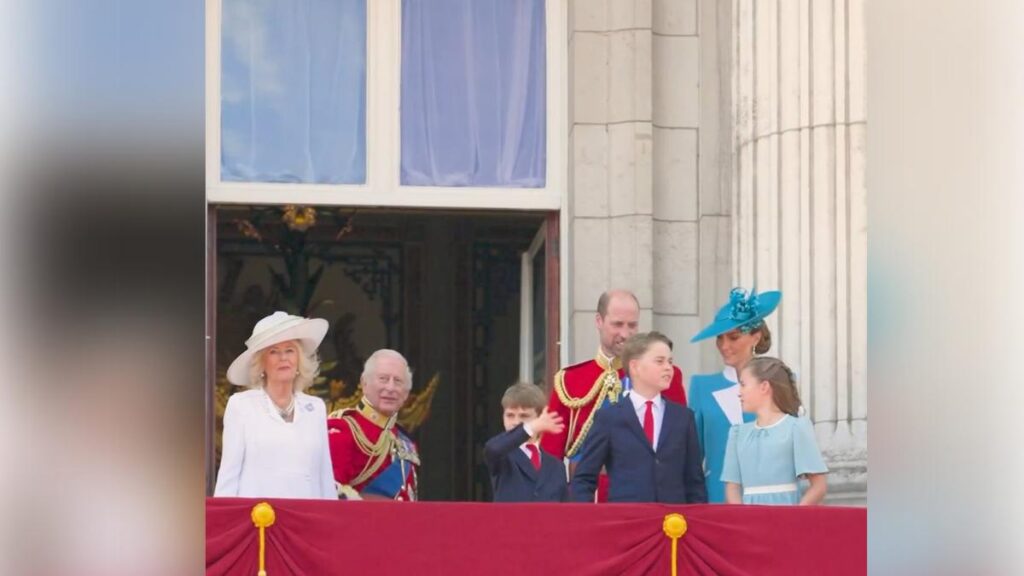 Princess Kate’s subtle but stern balcony exchange with Prince Louis exposed by royal lip reader