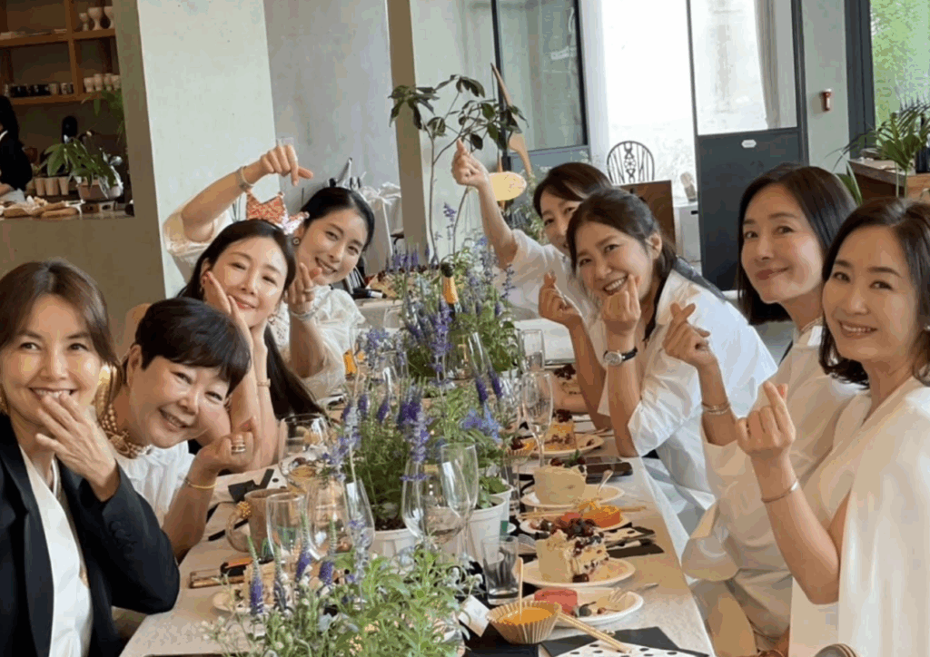 Beloved actresses reunite to celebrate Choi Ji Woo’s 50th birthday Beloved actresses reunite to celebrate Choi Ji Woo’s 50th birthday