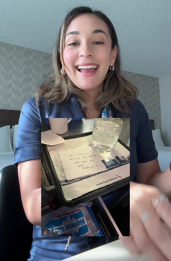 Flight attendant showing a handwritten note from Meghan Markle.