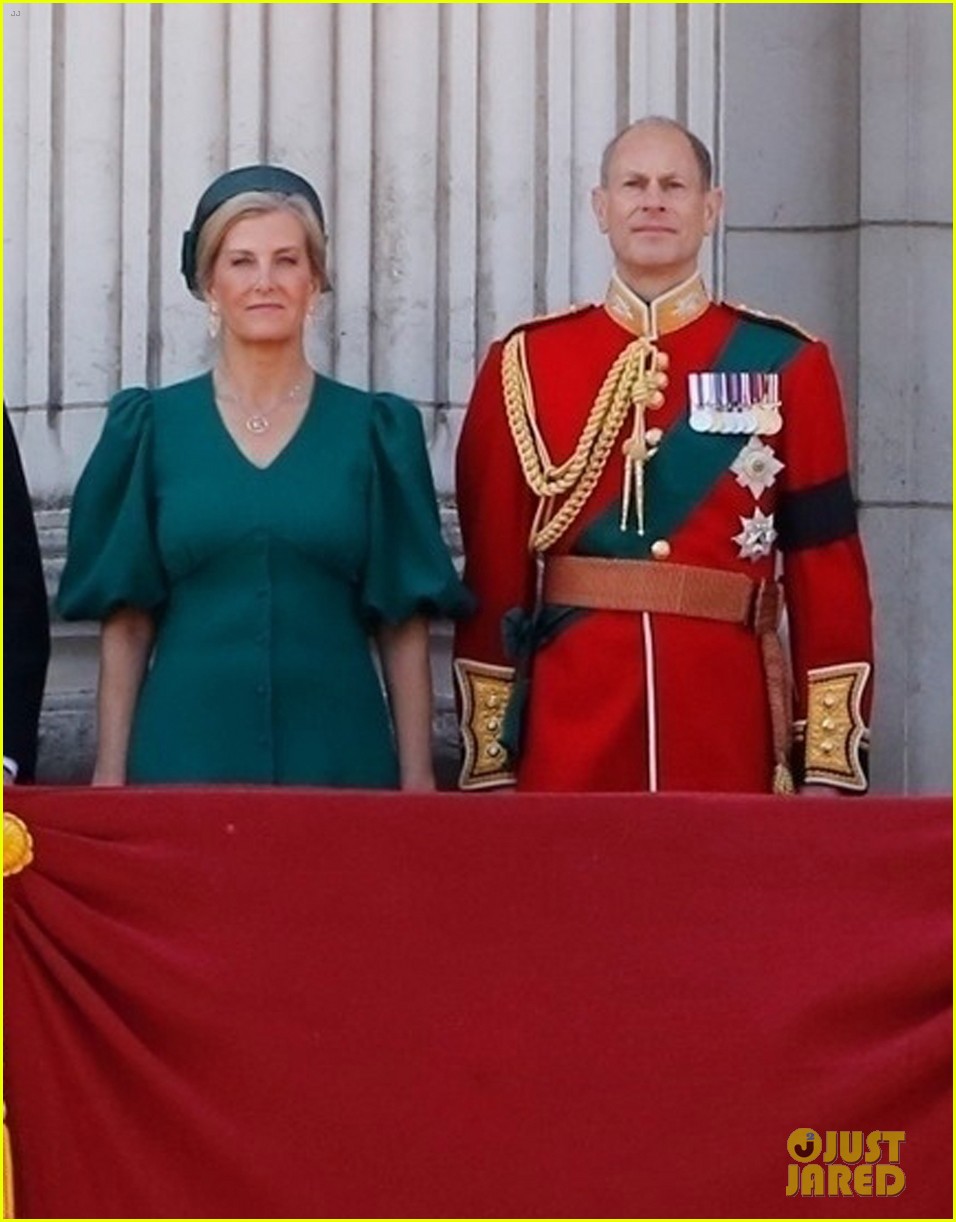 british royal family at trooping the colour 045171796