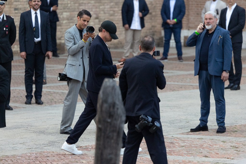  Leonardo Dicaprio attends the pre wedding event of Jeff Bezos and Lauren Sanchez in Venice, Italy