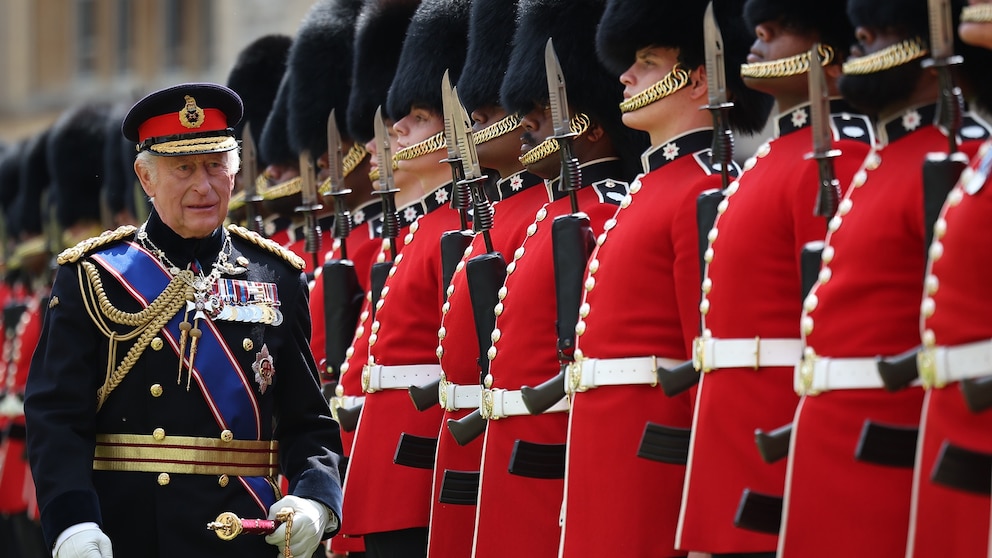 Prince William, Kate Middleton and kids step out at Trooping the Colour