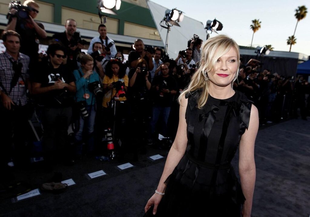 Kirsten Dunst - 17TH ANNUAL CRITICS' CHOICE MOVIE AWARDS ARRIVALS, LOS ANGELES 12/01/2012