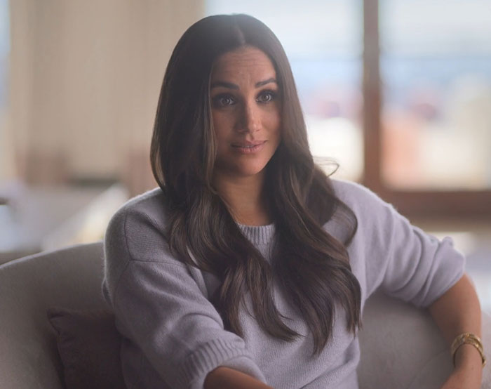 Meghan Markle sitting on a couch in a cozy sweater, sharing a controversial Hitchen hack in a bright room. Meghan Markle sitting on a couch in a cozy sweater, sharing a controversial Hitchen hack in a bright room.