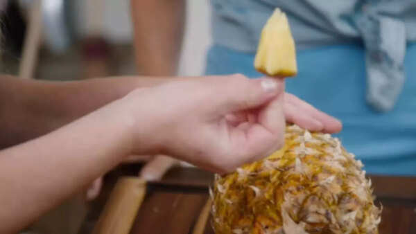 Meghan's unique way of cutting a pineapple