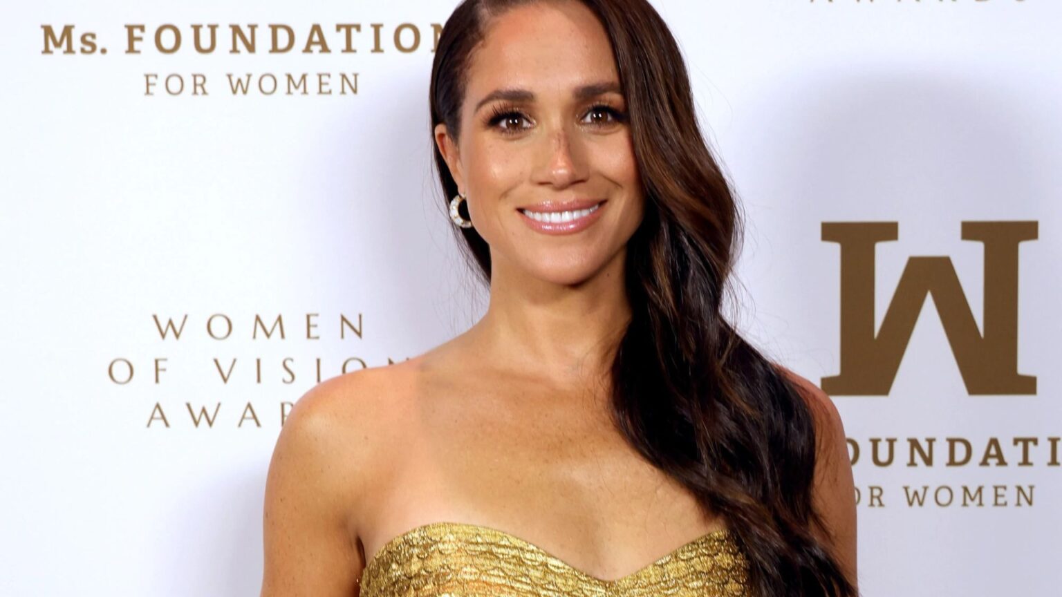 The secret note Meghan Markle left cabin crew on a napkin during commercial flight has gone viral
