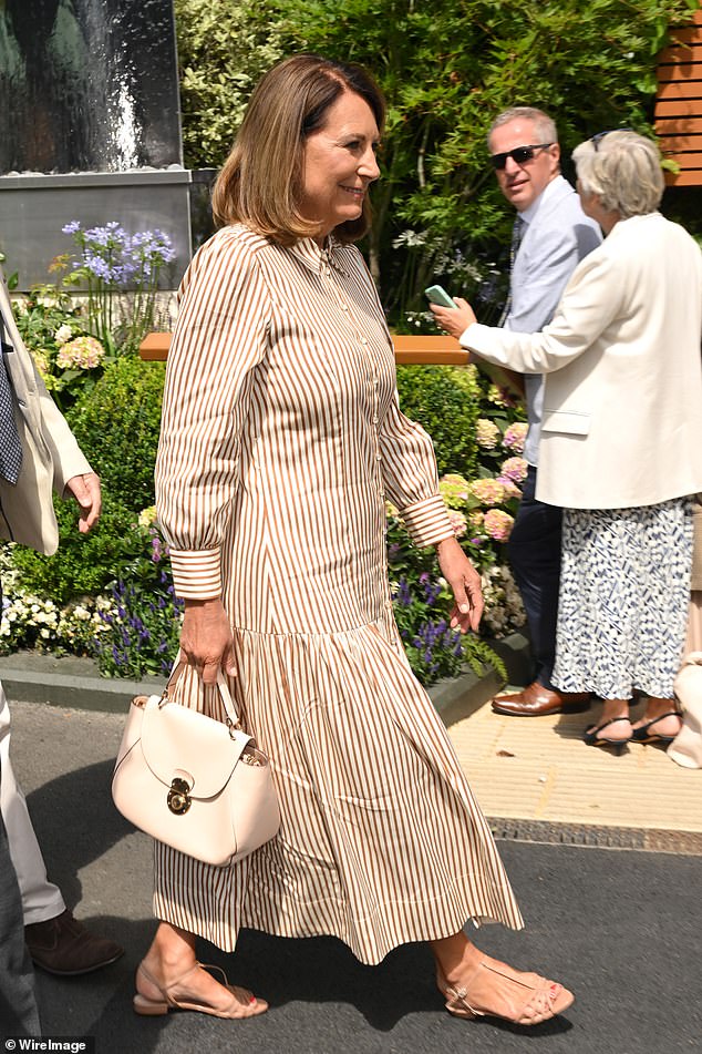 For a summery look, Carole added a pair of sandals and a white bag