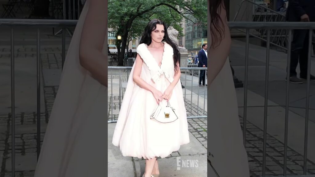 Julia Fox Attends the Marc Jacobs 2026 Fashion Show