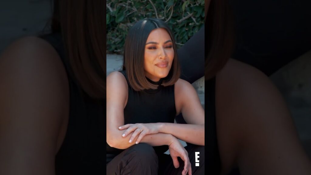 Not #KhloeKardashian holding a tiki torch while #KourtneyKardashian talks about boundaries 🤣 #KUWTK Not #KhloeKardashian holding a tiki torch while #KourtneyKardashian talks about boundaries 🤣 #KUWTK