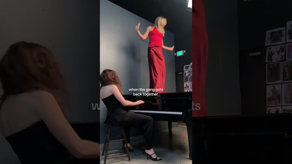 Kate Hudson and Kathryn Hahn Reunite