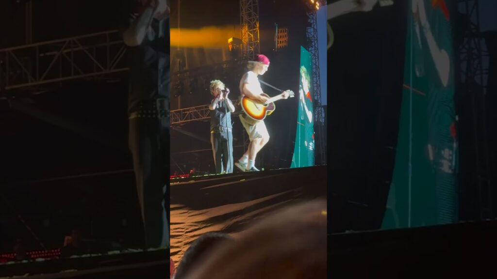 Green Day fan kicked off stage after playing ‘Wonderwall’ by Oasis #shorts Green Day fan kicked off stage after playing 'Wonderwall' by Oasis #shorts