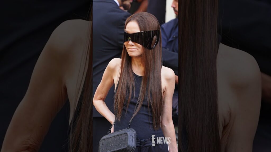 Blocking out the haters, but make it fashion. 😎 Vera Wang arrives in style to the Balenciaga show.