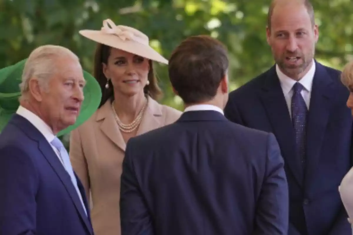 Several elegantly dressed people are conversing outdoors at a formal event. Several elegantly dressed people are conversing outdoors at a formal event.