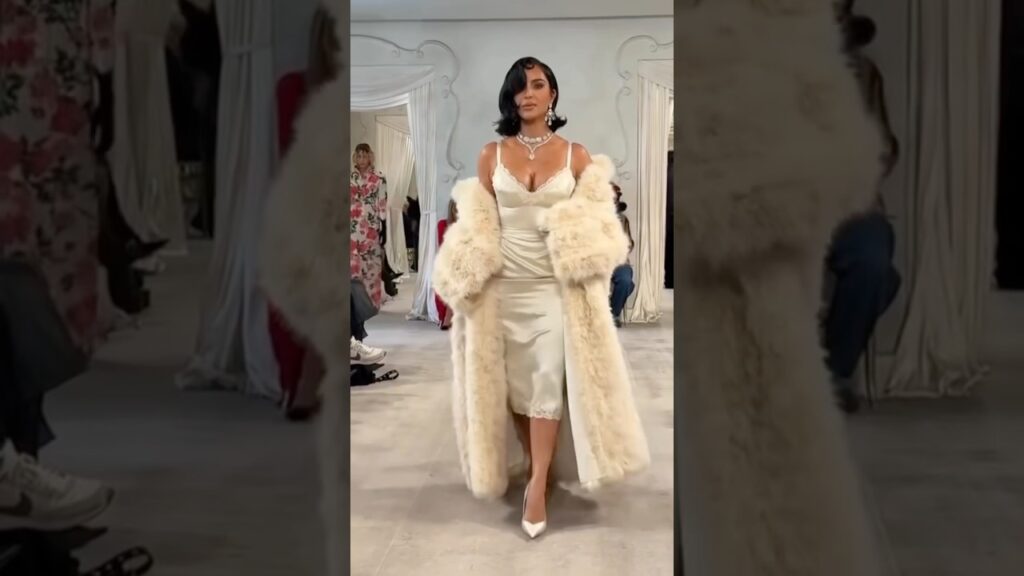 Kim Kardashian Bedroom Glam @ Balenciaga Haute Couture PFW Show #kimkardashian #fashionpolice #pfw
