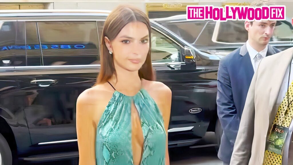 Emily Ratajkowski Signs Autographs For Fans In A Whirlwind Of Paparazzi At NBC Studios In New York Emily Ratajkowski Signs Autographs For Fans In A Whirlwind Of Paparazzi At NBC Studios In New York