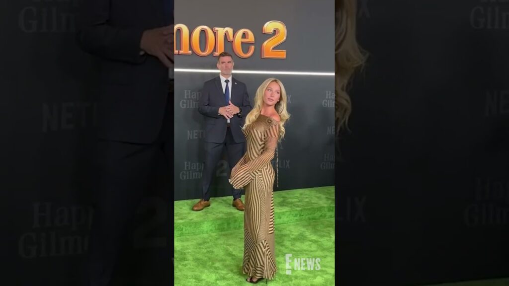 Alix Earle arrives in style to the Happy Gilmore 2 premiere. ❤️