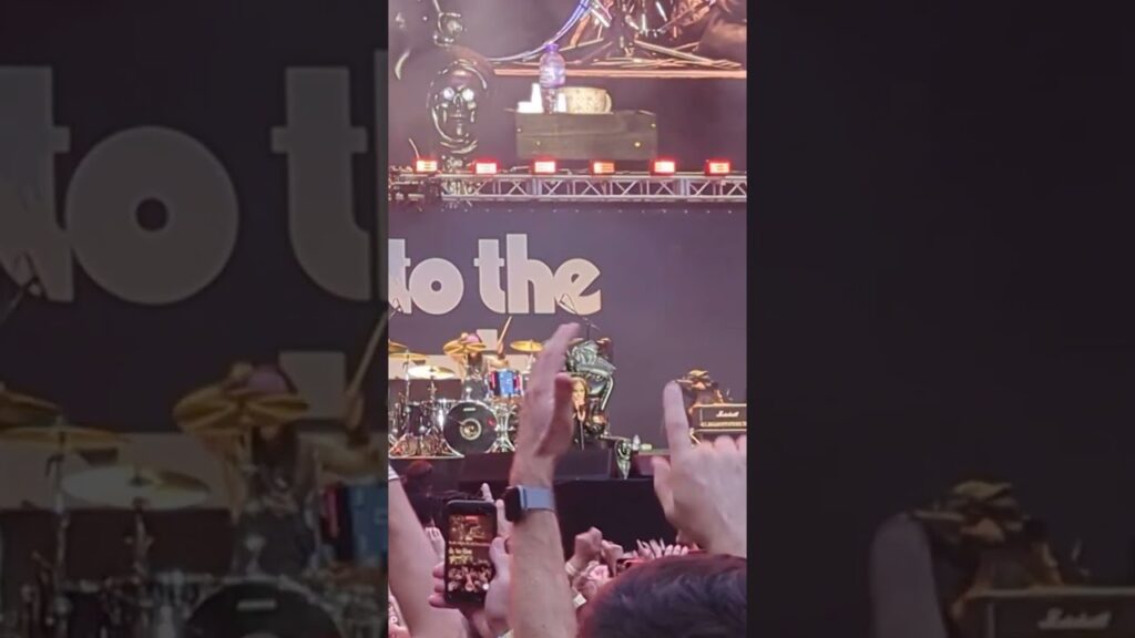 Watch Ozzy Osbourne perform final concert with Black Sabbath in front of 40,000 fans #shorts
