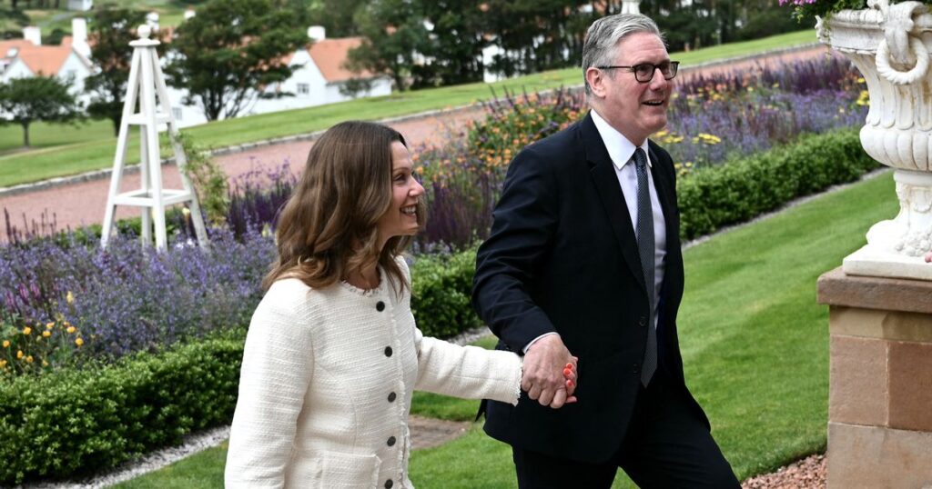 Lady Starmer’s latest elegant look has Princess Kate written all over it Ipso logo