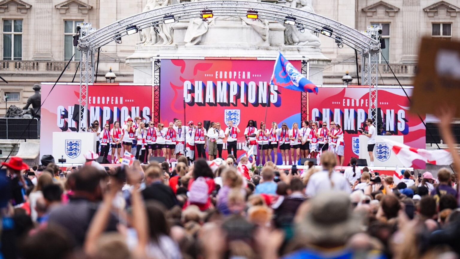 Top royal joins thousands cheering on Lionesses in crowd at London victory parade after Euro 2025 triumph Top royal joins thousands cheering on Lionesses in crowd at London victory parade after Euro 2025 triumph