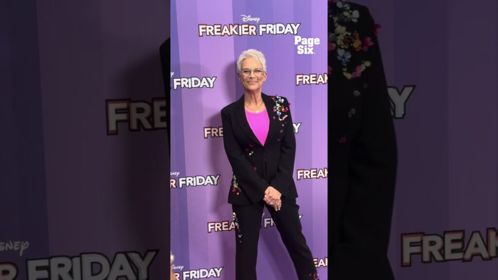 The ICONIC Jamie Lee Curtis poses at the NYC Freakier Friday premiere. 🔮✨ #shorts The ICONIC Jamie Lee Curtis poses at the NYC Freakier Friday premiere. 🔮✨ #shorts