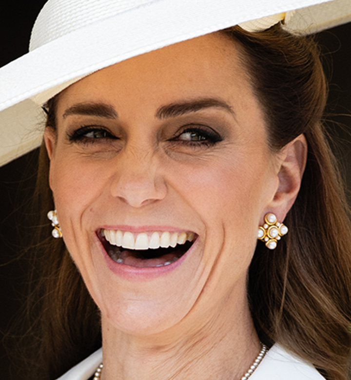 Kate Middleton & Charlotte Twin in Blue (and Prince William Stuns in Uniform) in New Palace Post Yahoo entertainment home