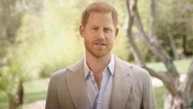 Prince Harry Apparently Shared His Diary With the Royal Family in an Attempt to ‘Deconflict’ — Report Yahoo entertainment home