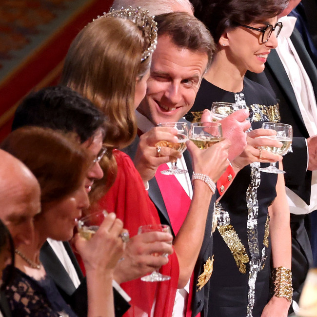 French President Emmanuel Macron winks at Catherine, Princess of Wales during banquet Bang Showbiz NZ