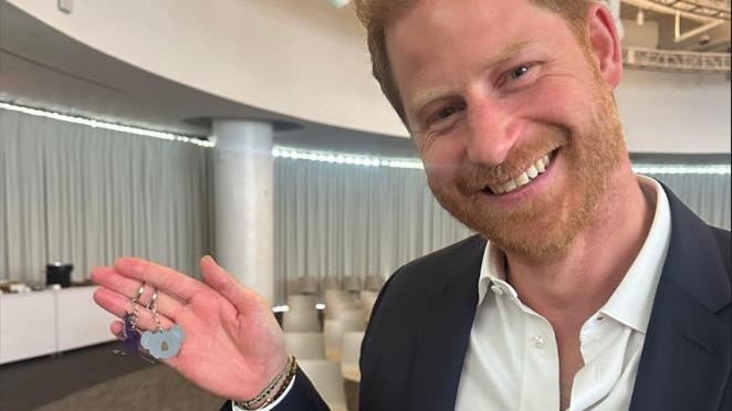 Bulimba teens react to their handmade keyrings being gifted to Prince Harry