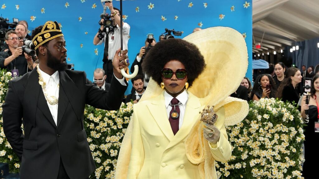 Lauryn Hill says tardiness is production issue. Some fans disagree