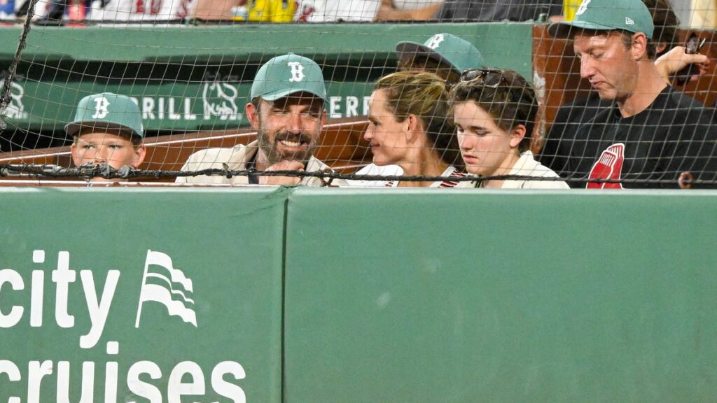 Jennifer Garner, Ben Affleck reunite for Red Sox baseball game