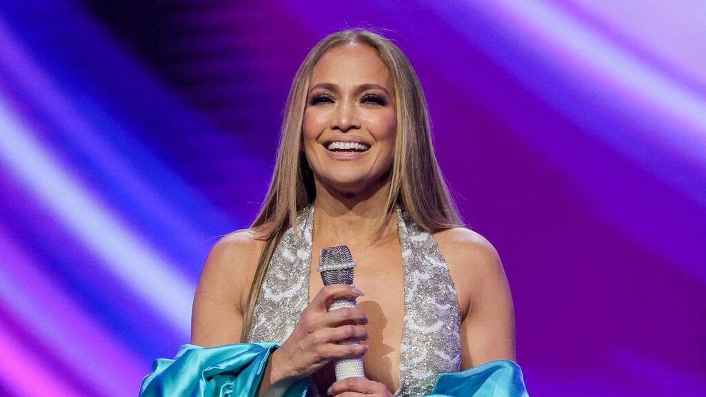 JLo wardrobe malfunction happens as skirt falls off on stage