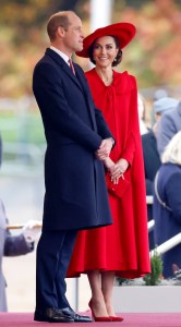 LONDON, UNITED KINGDOM - NOVEMBER 21: (EMBARGOED FOR PUBLICATION IN UK NEWSPAPERS UNTIL 24 HOURS AFTER CREATE DATE AND TIME) Prince William, Prince of Wales and Catherine, Princess of Wales attend a ceremonial welcome, at Horse Guards Parade, for the President and the First Lady of the Republic of Korea on day 1 of their state visit on November 21, 2023 in London, England. King Charles is hosting Korean President Yoon Suk Yeol and his wife Kim Keon Hee on a state visit from November 21-23. It is the second incoming state visit hosted by the King during his reign.(Photo by Max Mumby/Indigo/Getty Images)